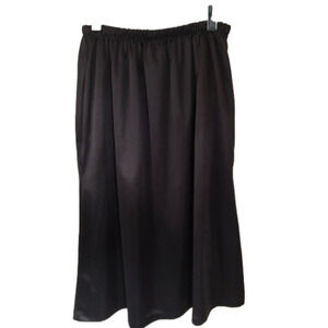 Vintage Dainty Black Silky Slip Skirt with Pockets Medium